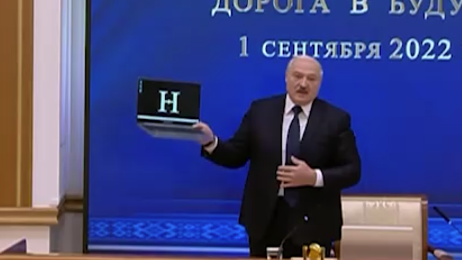Лукашенко показал первый белорусский компьютер