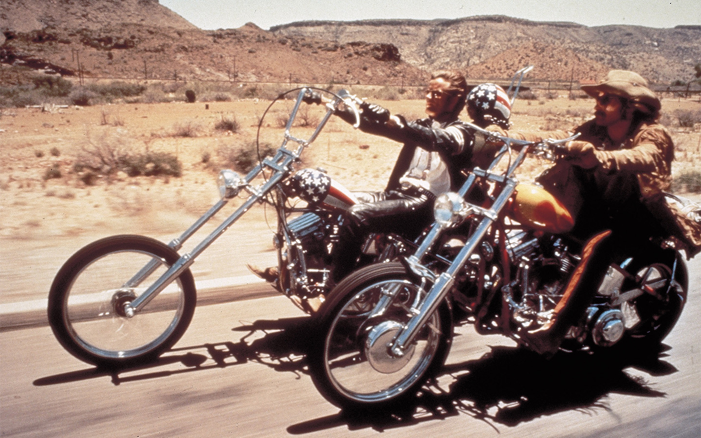 Деннис Хоппер и Питер Фонда в фильме «Беспечный ездок» (Easy Rider), 1969 год
