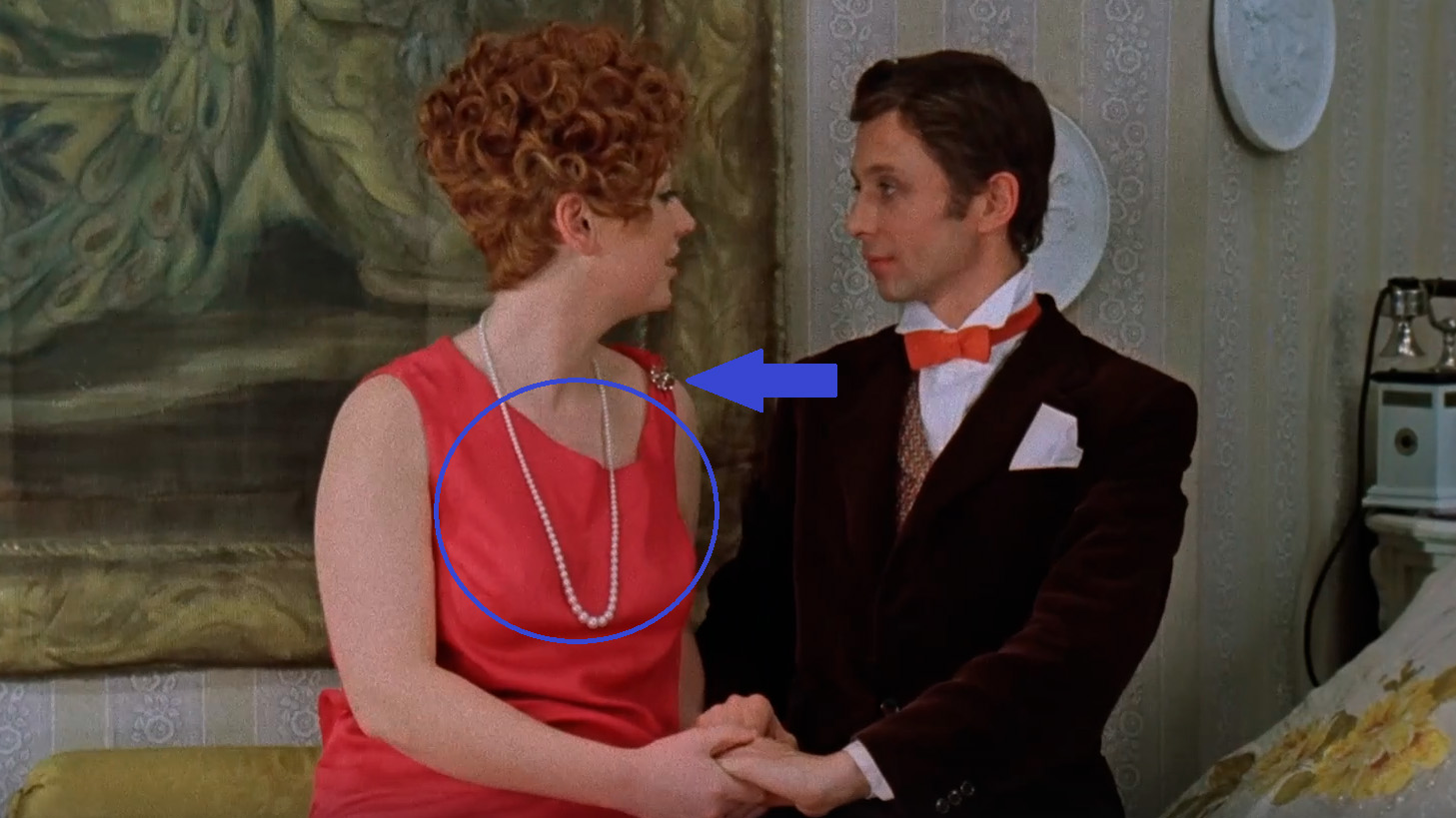 Светлана Крючкова и Олег Даль в фильме «Не может быть!» режиссера Леонида Гайдая, 1975 год.  