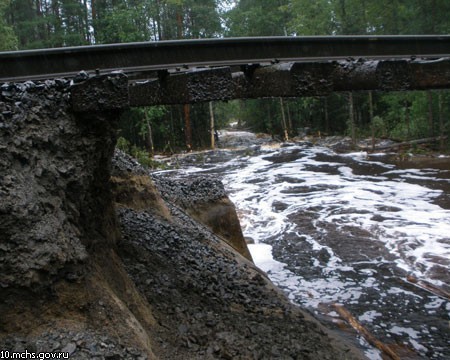 Из карельской ГЭС, подтопленной из-за дождей, откачивают воду