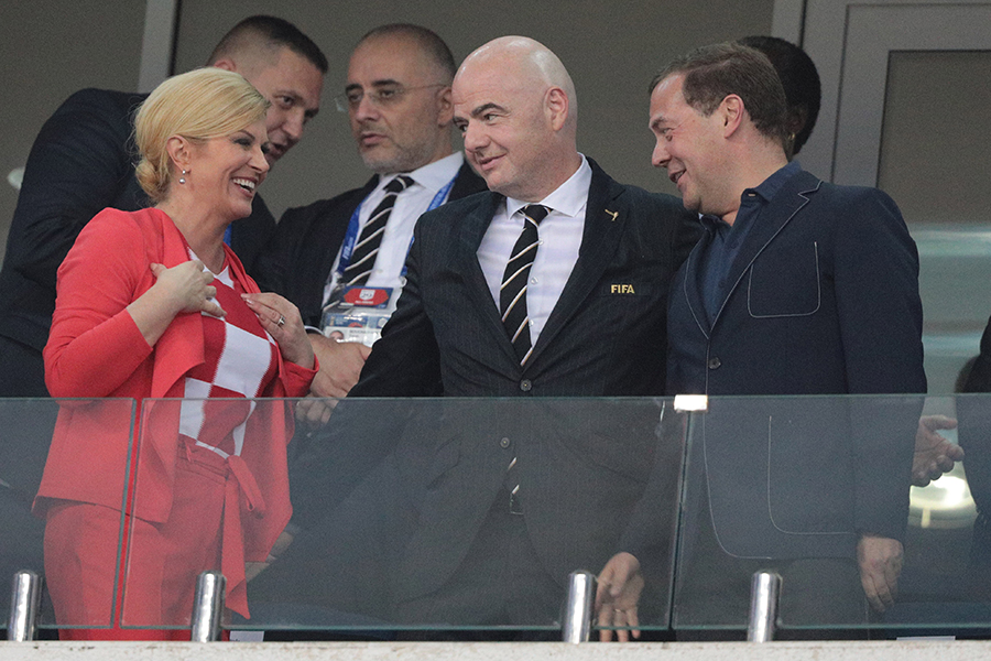 Президент Хорватии Колинда Грабар-Китарович, президент FIFA Джанни Инфантино и глава российского правительства Дмитрий Медведев (слева направо)