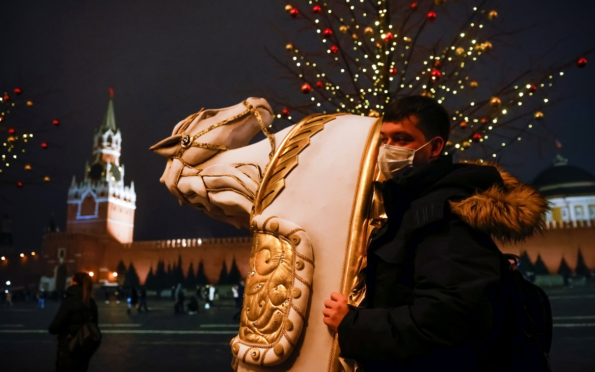 Эксперты сравнили траты россиян и американцев на новогодние подарки