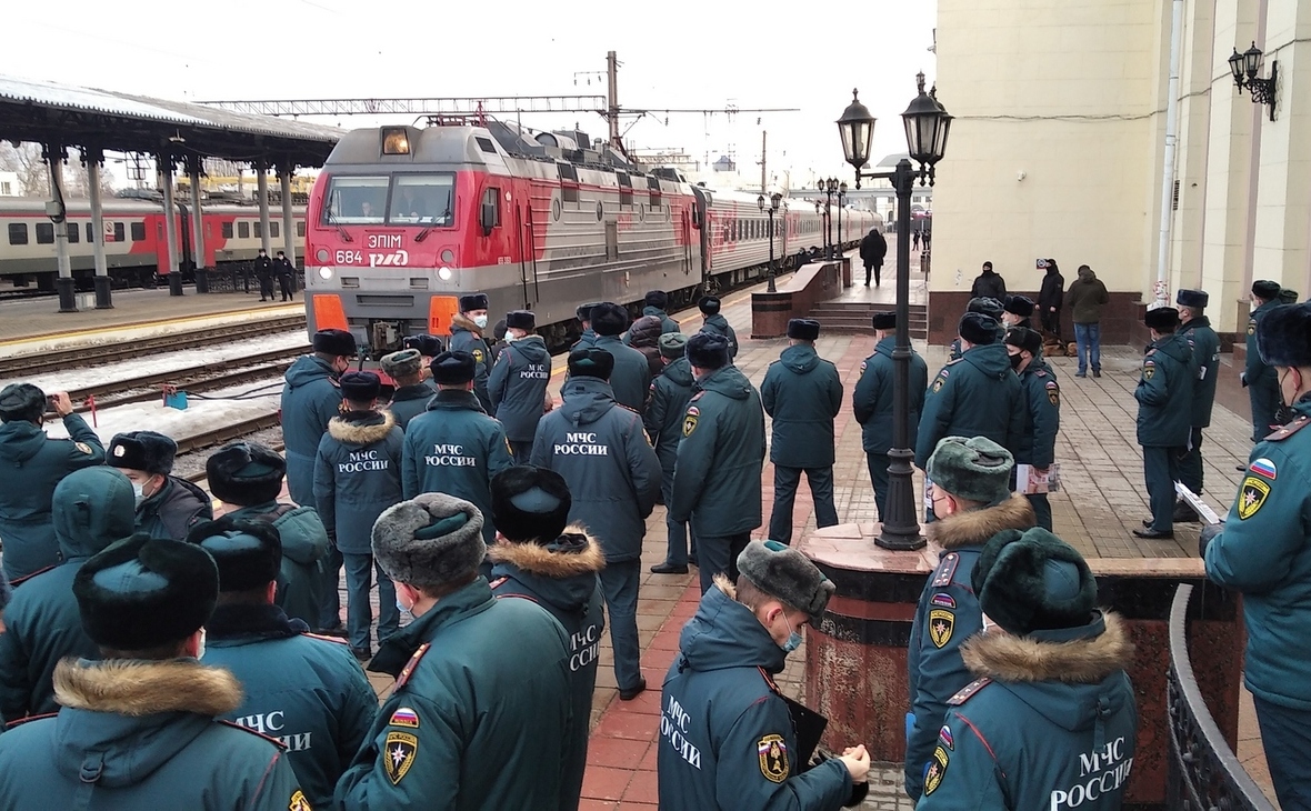 Первый поезд встречают на вокзале &laquo;Воронеж-1&raquo;