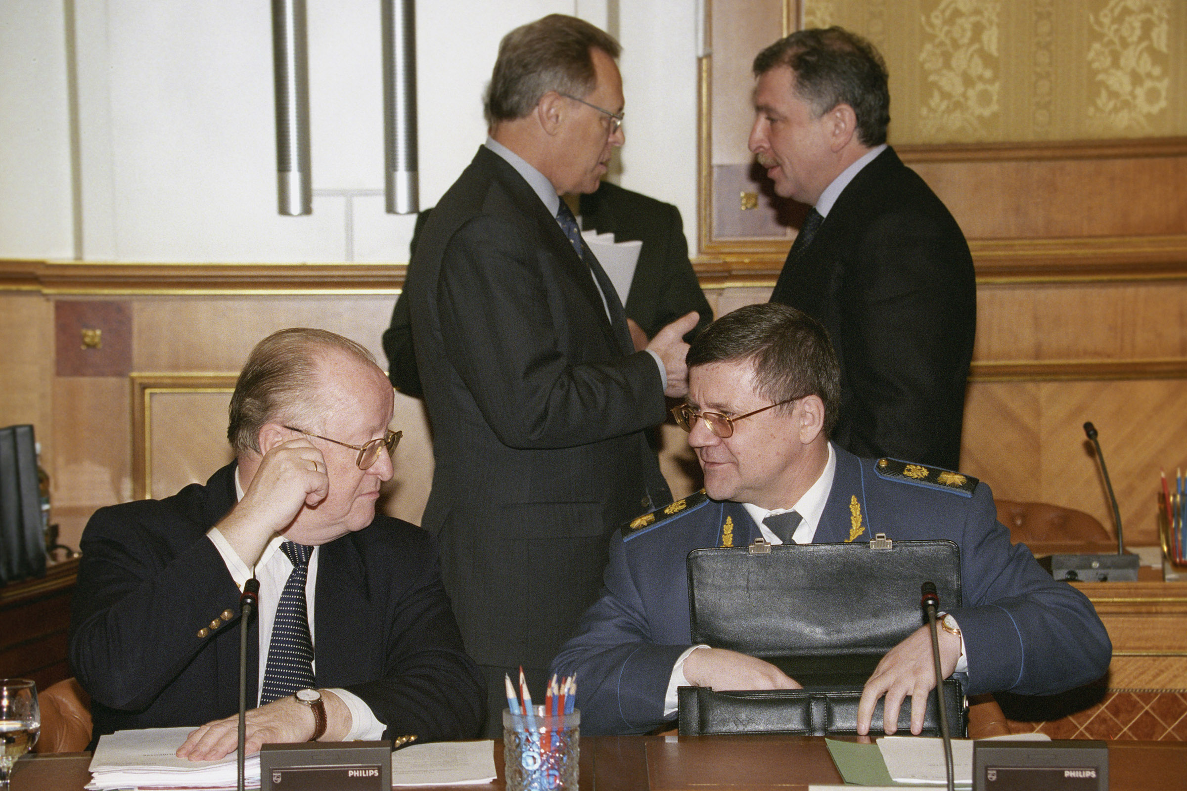 Геращенко с министром юстиции Юрием Чайкой 18 января 2001 года