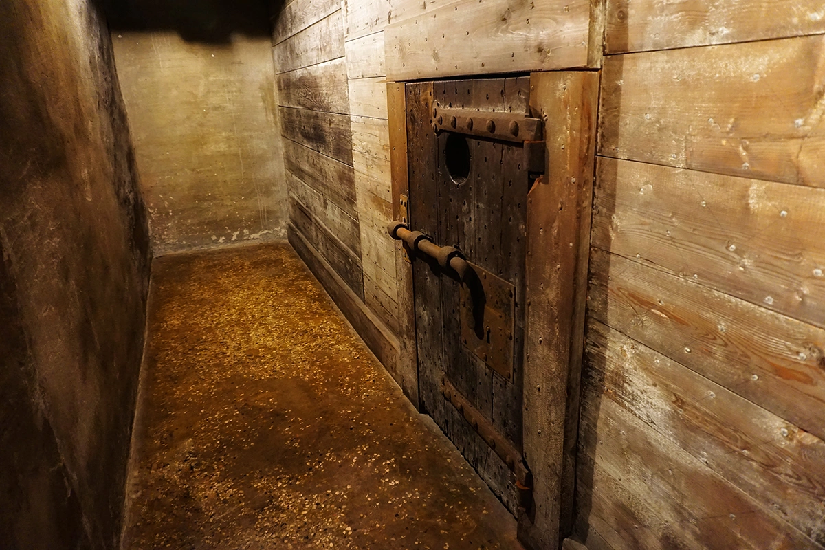 Вход в камеру Джакомо Джироламо Казановы в тюрьме Пьомби, Венеция, Италия