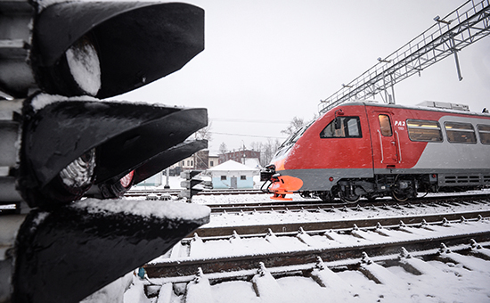 Пассажирский поезд на одном из участков Малого кольца Московской железной дороги