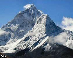 Эверест уменьшился на три метра