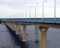 Движение по "пляшущему" мосту восстановлено для легкового транспорта