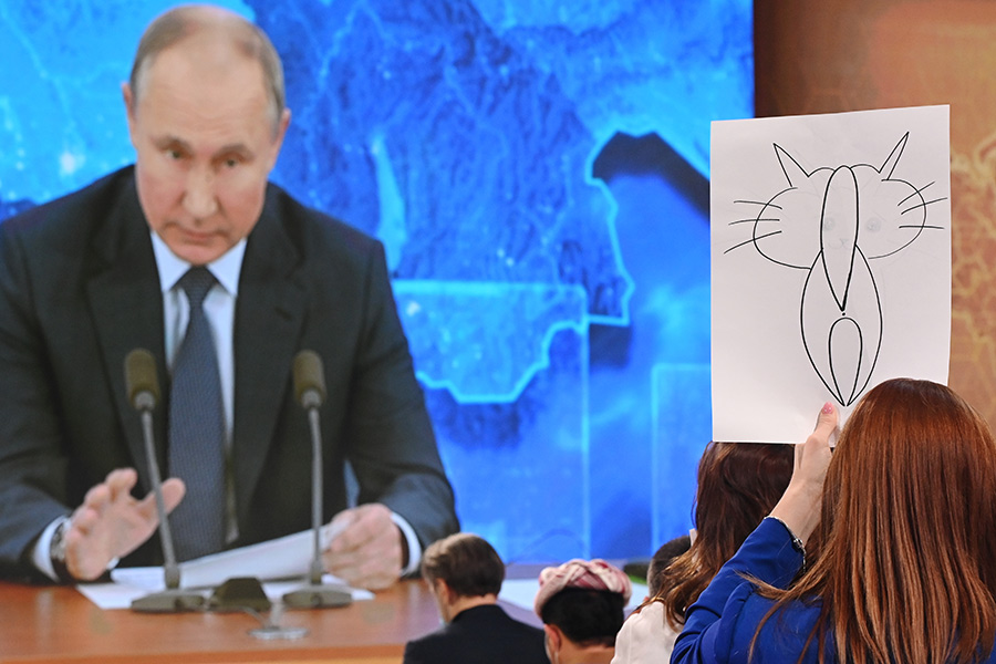 На плакате&nbsp;&mdash; копия рисунка кошки, который оставил на школьной доске Путин при посещении одной из школ Кургана в 2013 году