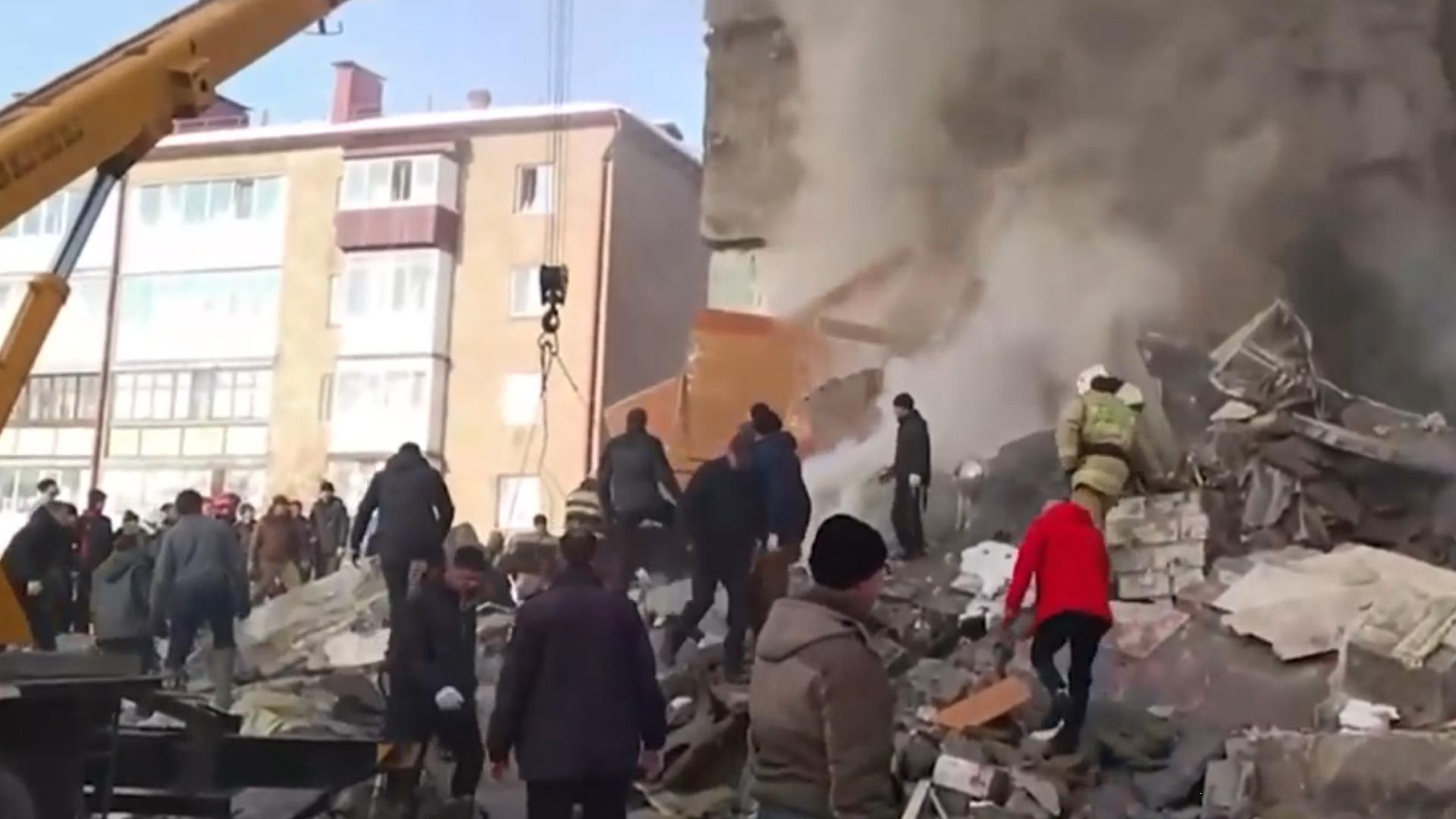 Число жертв при обрушении дома на Сахалине выросло до семи