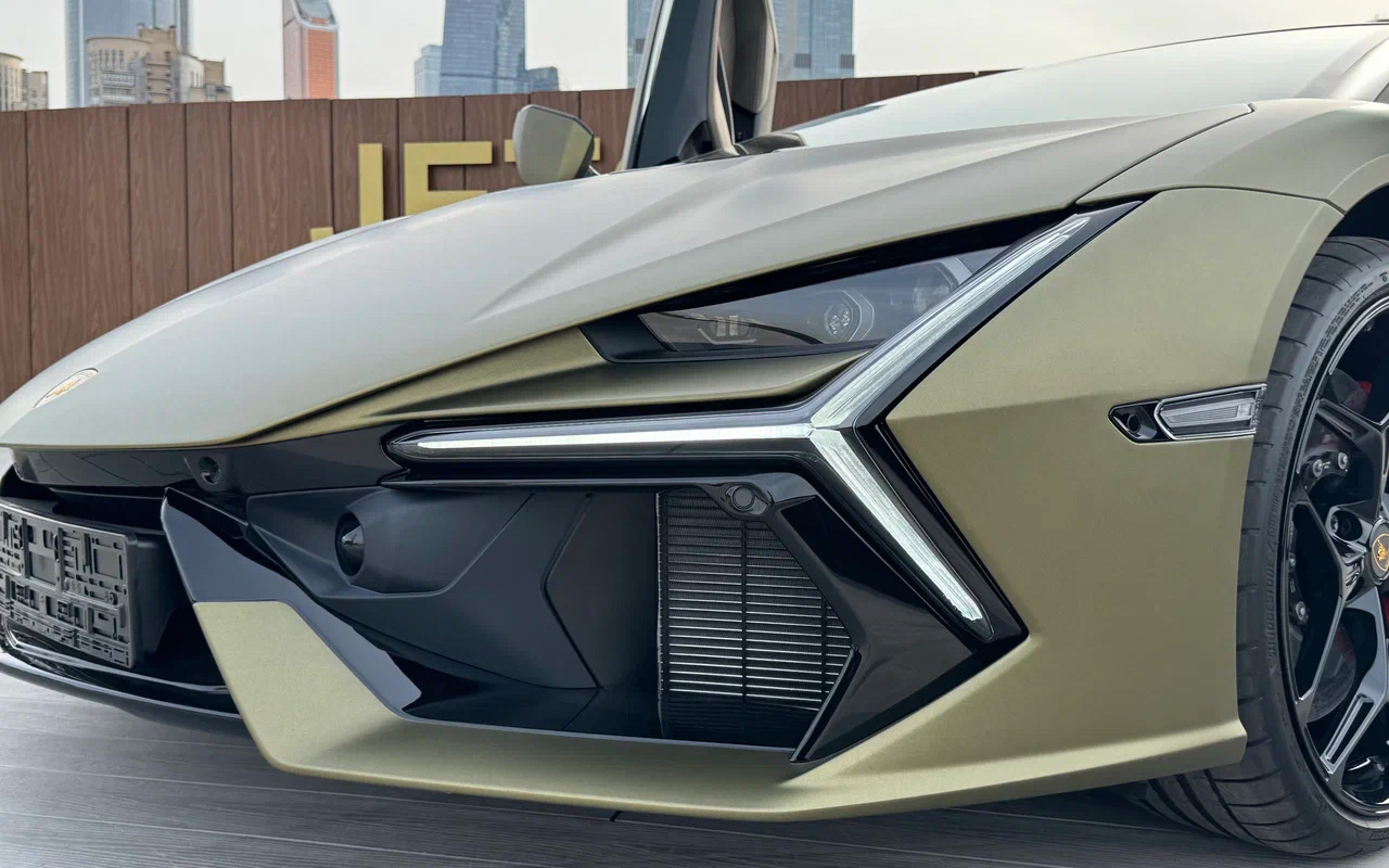 Lamborghini Revuelto