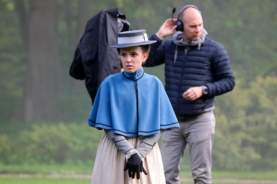 Стася Милославская на съемочной площадке мистического мини-сериала &laquo;Пансион&raquo;, 2022 год