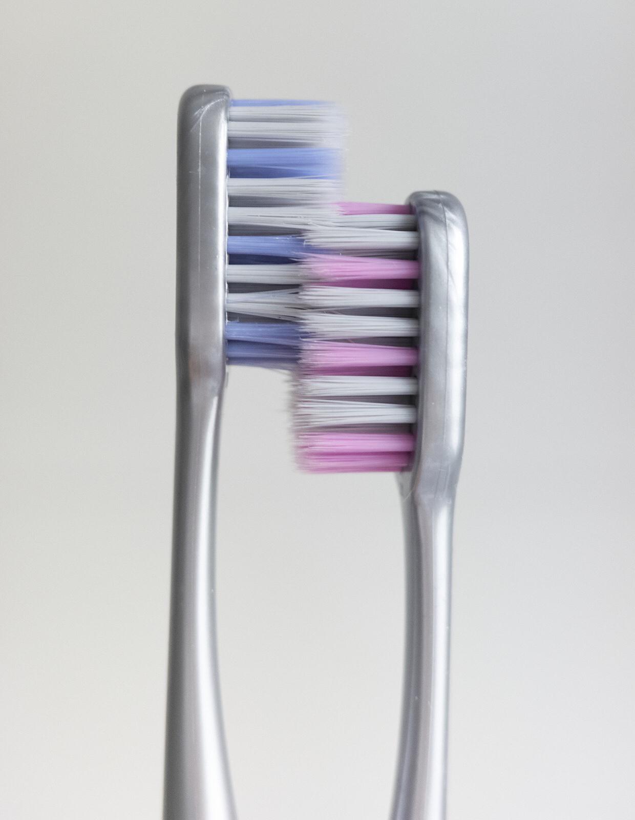 Зубные щетки мягкие для чистки чувствительных зубов и десен Biomed Pink Salt, Splat, 205 руб. (Ozon)