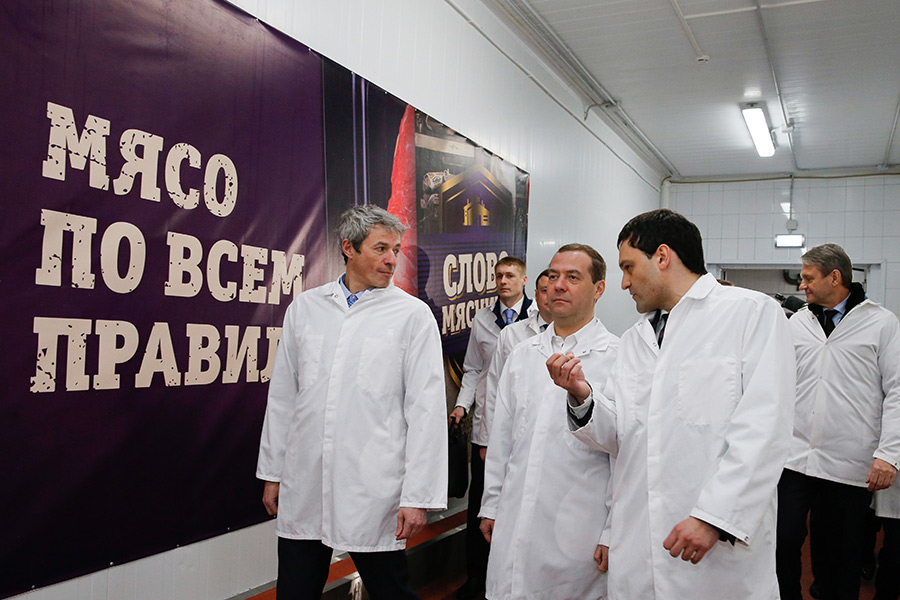 Дмитрий Медведев во&nbsp;время посещения мясоперерабатывающего комбината &laquo;Тамбовский бекон&raquo;


