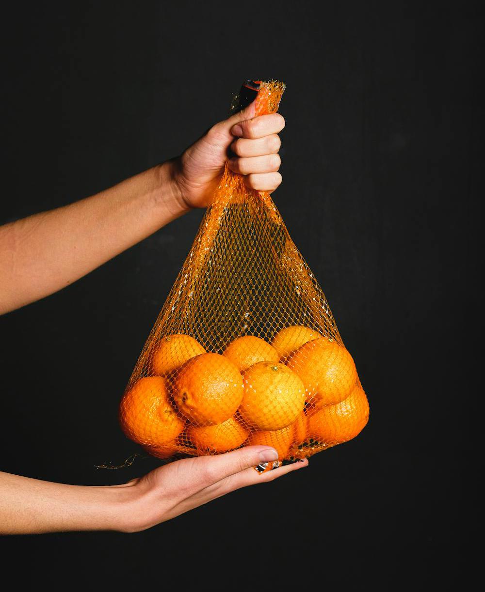 По содержанию витаминов и минералов сок апельсина не сильно уступает цельному фрукту