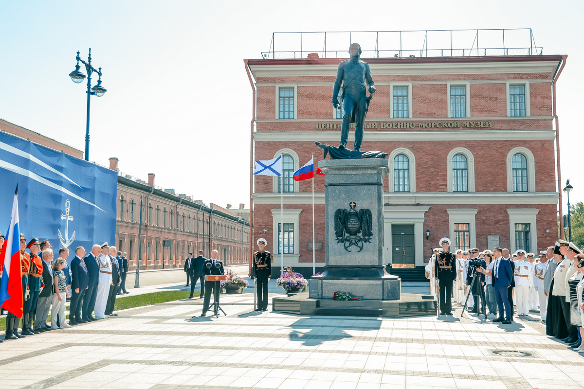 Церемония открытия&nbsp; памятника адмиралу Ушаков&nbsp;на площади Труда