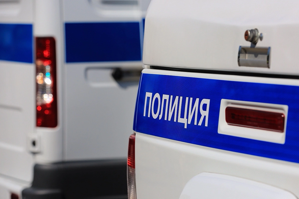 После происшествия с ребенком следует немедленно обратиться к врачу для медицинского осмотра и фиксации травм, а после этого незамедлительно подать заявление в полицию