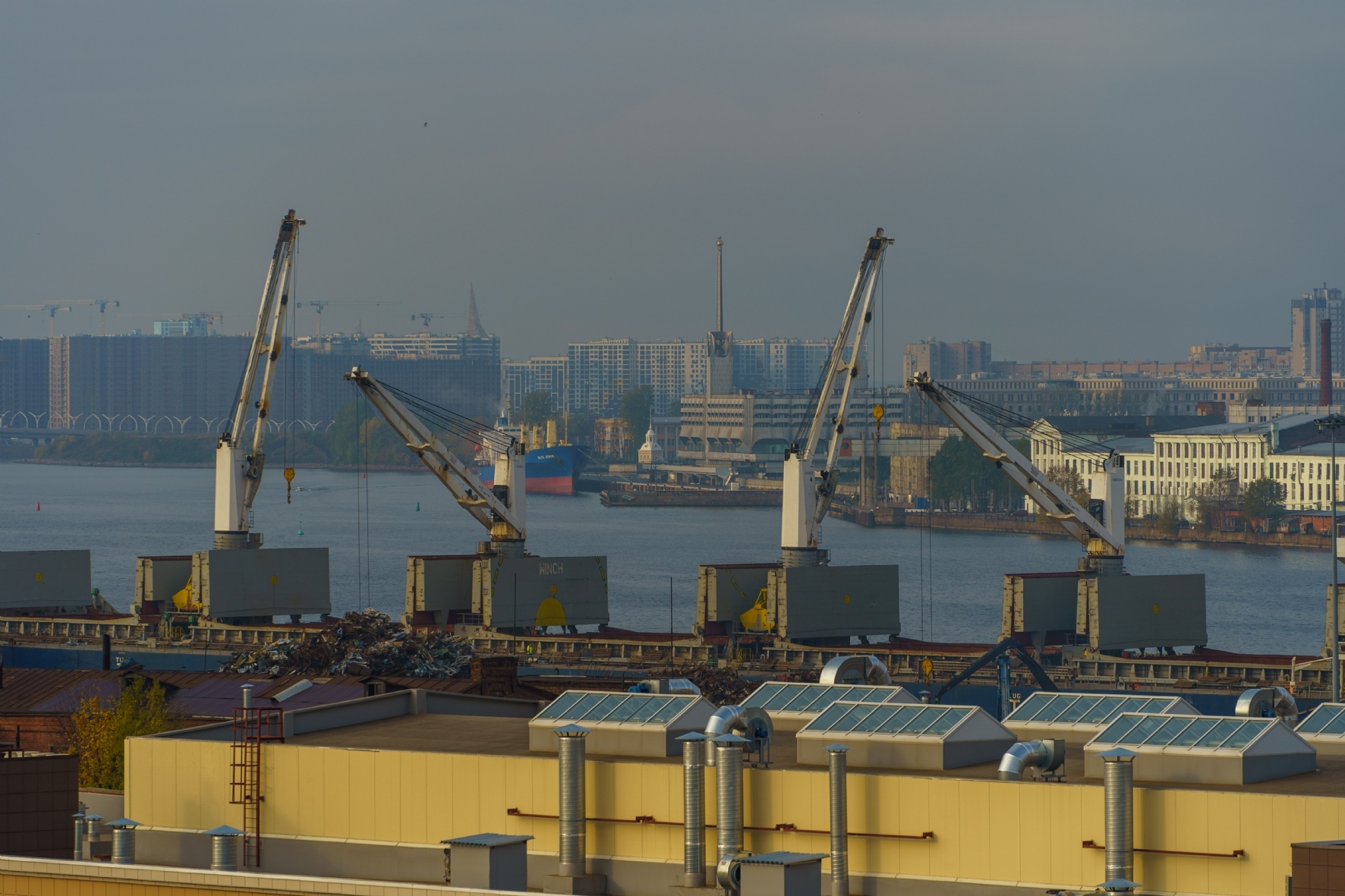 Адмиралтейские верфи. Вид на Неву