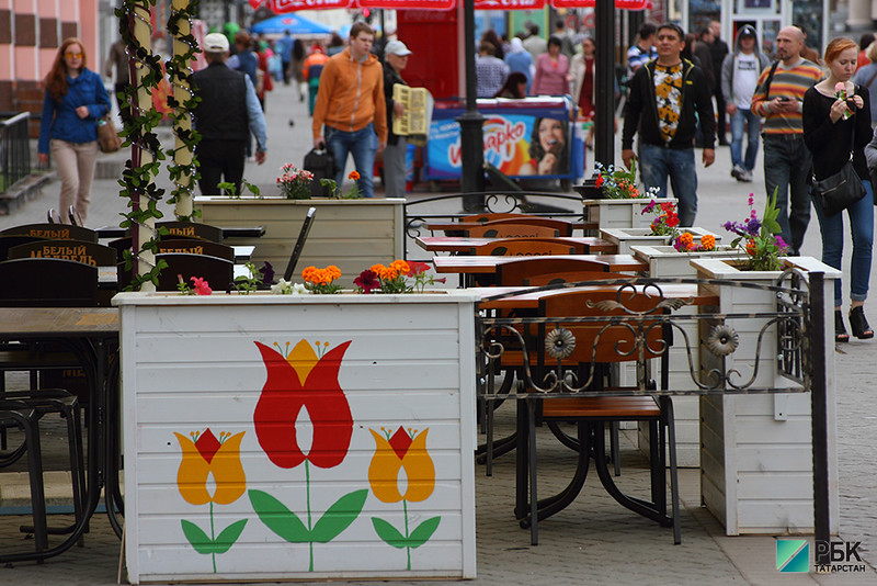 "Место под зонтом": Власти Казани заработают 16 миллионов на летних кафе