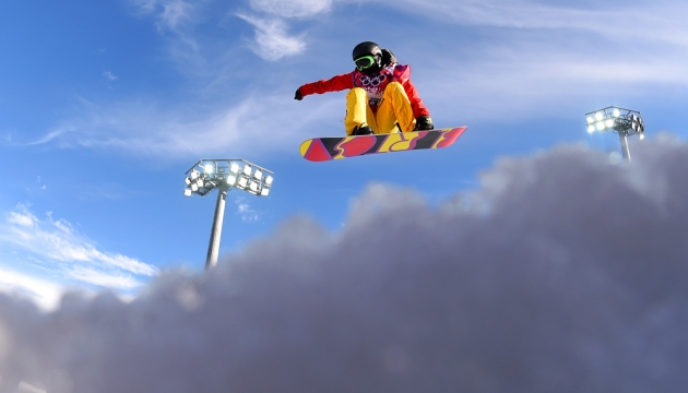 Китайская спортсменка Xuetong Cai на соревнованиях по Хафпайпу в Экстрим парке горнолыжного центра «Роза Хутор»