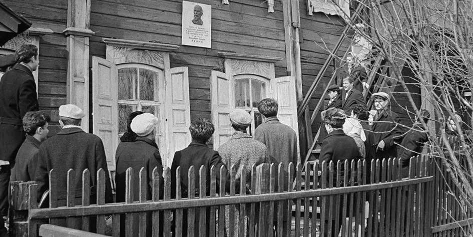 Здание, в котором жил В. И. Ленин, ожидая навигации перед отправкой в Шушенскую ссылку. Фото 1965 года