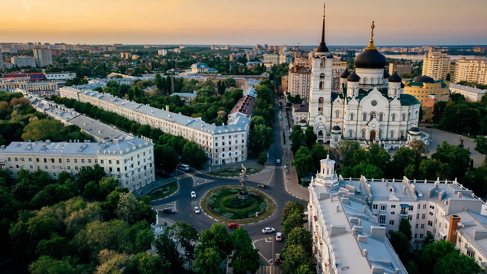 <p>Согласно уставу Воронежа, день города отмечают ежегодно в третью субботу сентября</p>