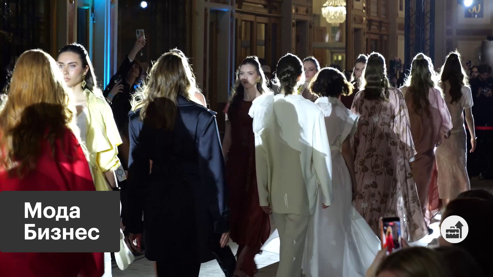 Бизнес-новость. В Петербурге прошел модный показ «Ре:Пассаж»