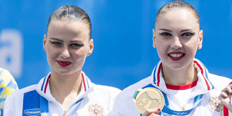 Чемпионки мира по синхронному плаванию Александра Пацкевич (слева) и Светлана Колесниченко