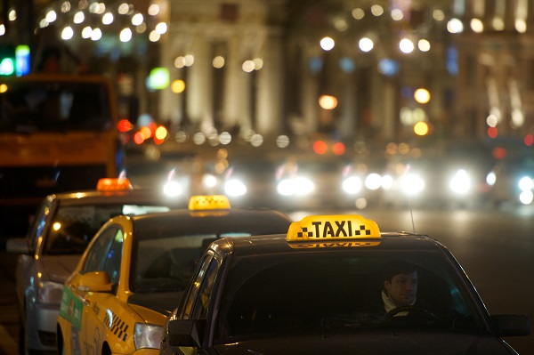 Таксисты традиционно выигрывают от непогоды
