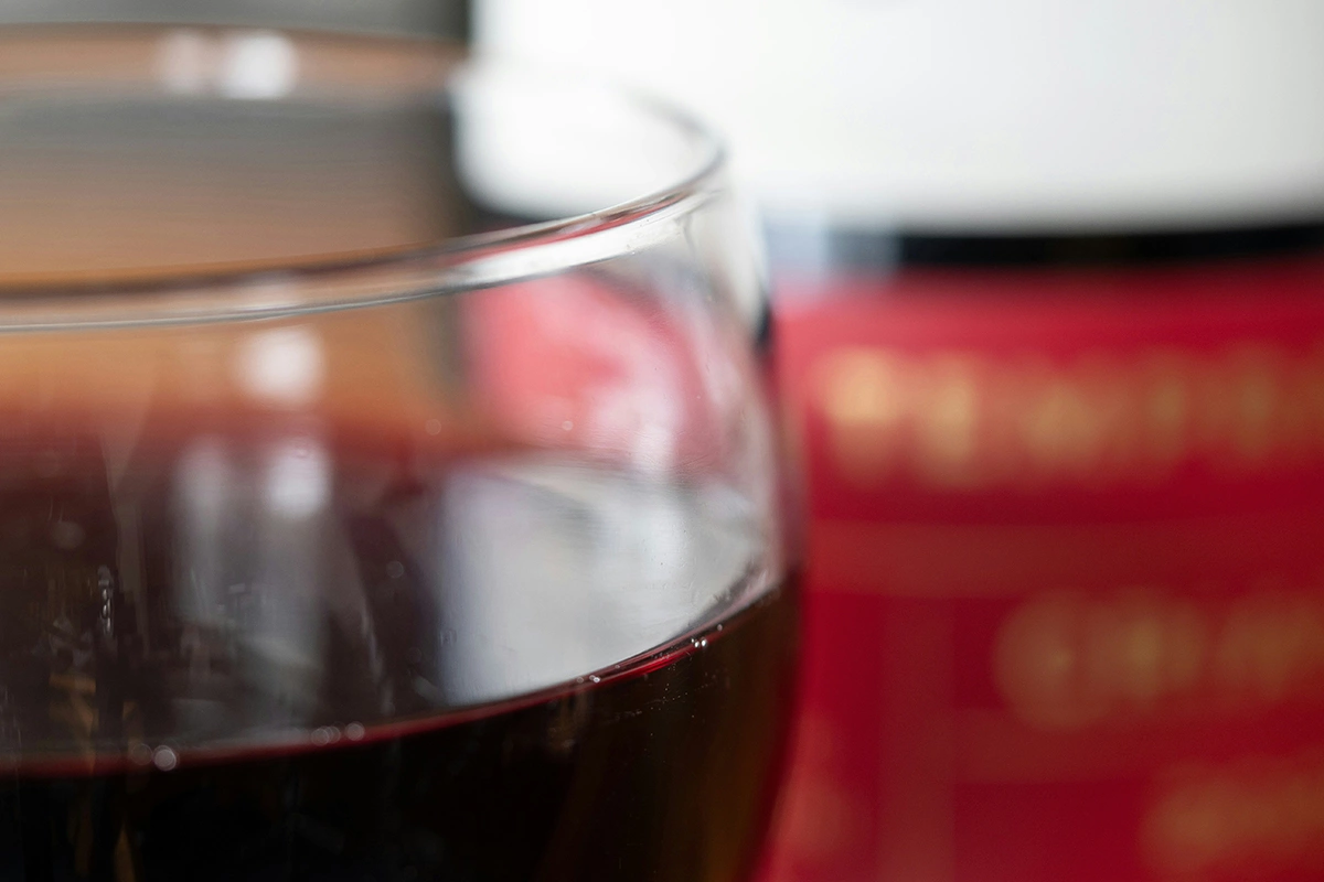 В том случае, если акциз на вино в России все же повысят, как и предложило 29 сентября правительство, стоимость продукта для покупателей может вырасти на 50–100 руб. за бутылку