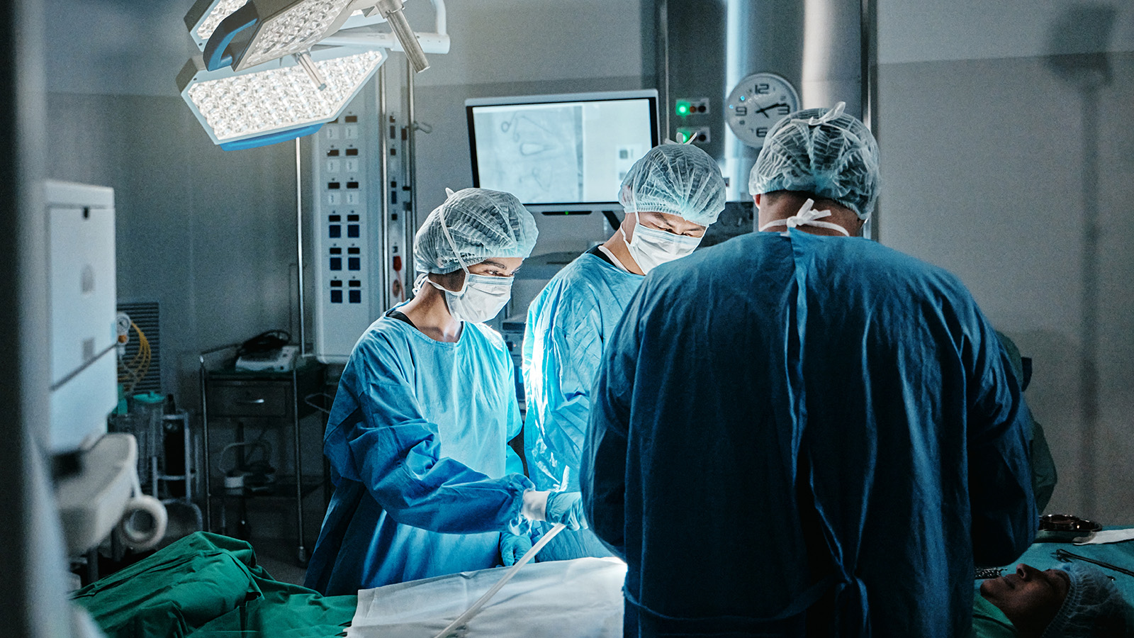 В Москве у 51-летней пациентки удалили 100 камней из почек