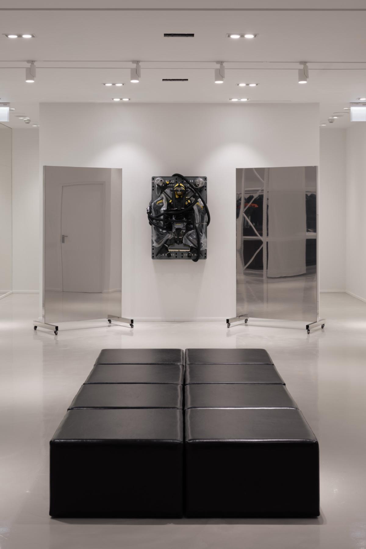 Работа Кононова-Гредина в бутике Ushatava в ТРЦ «Афимолл»