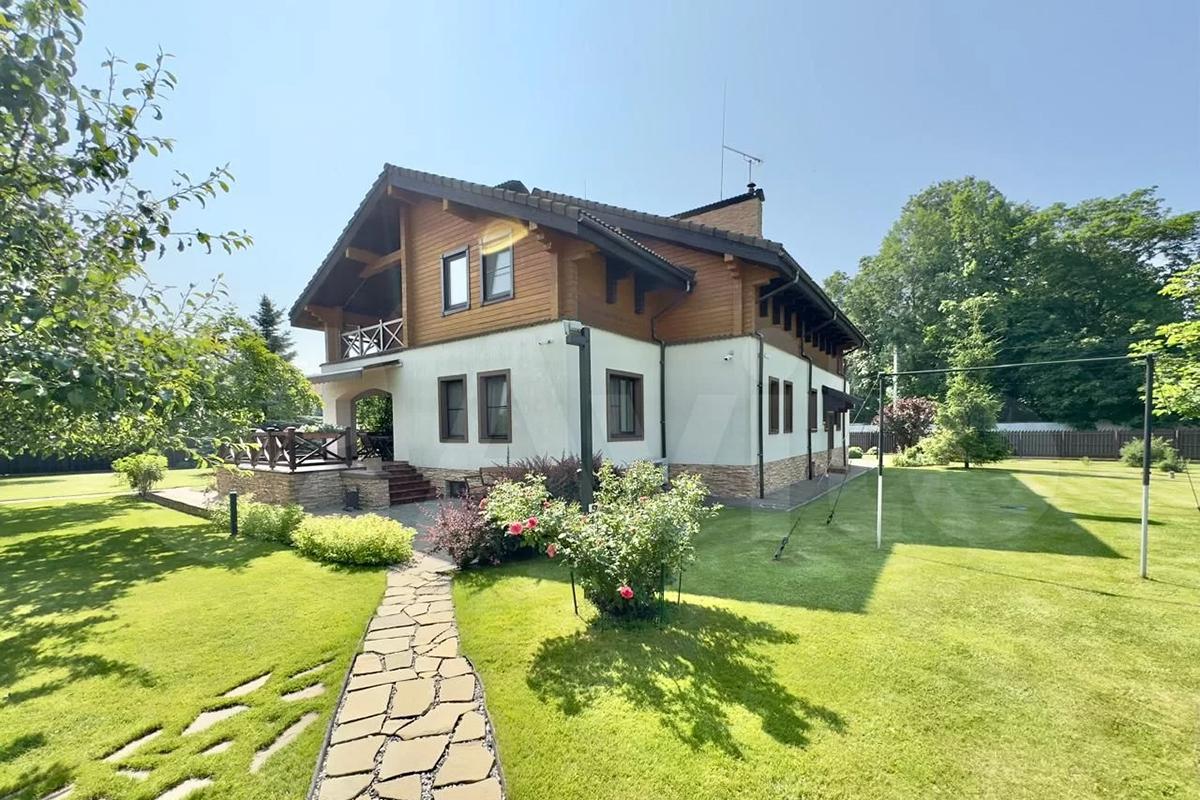 Как выглядят самые дорогие продающиеся в мегаполисах России дома