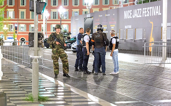 Полиция на месте теракта в Ницце


