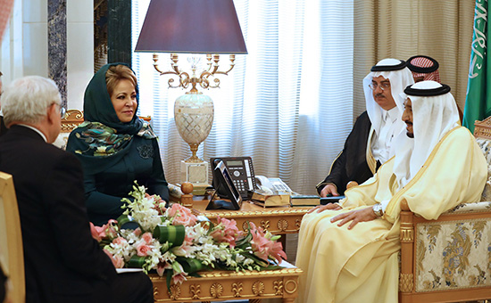 Валенина Матвиенко и король Саудовской Аравии Салман ибн Абдул-Азиз Аль Сауд (справа)


