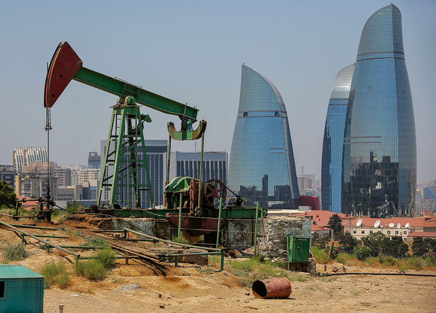 Нефтяная качалка в Баку,&nbsp;Азербайджан. 25 июня 2015 года