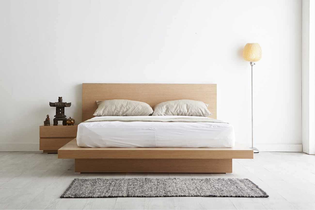 Для полноценного отдыха в минималистичной спальне должен отсутствовать визуальный шум