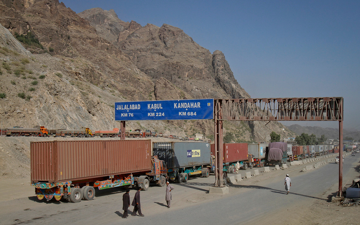 Афганистан приостановил поставки угля в Пакистан ради экспорта фруктов