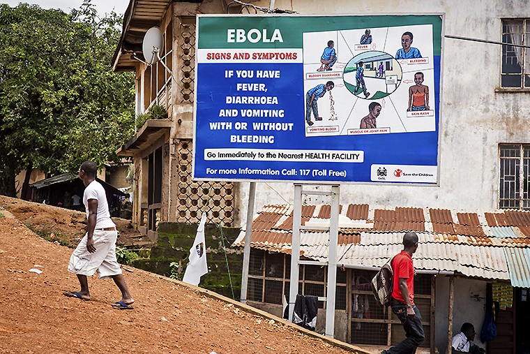 На улицах Сьерра-Леоне развешаны информационные плакаты, где описаны основные симптомы заболевания, чтобы люди успели вовремя обратиться за медицинской помощью. По данным ВОЗ лихорадка распространилась в четырех странах, а на Либерию и Сьерра-Леоне приходится около 60% смертей от лихорадки Эбола. 