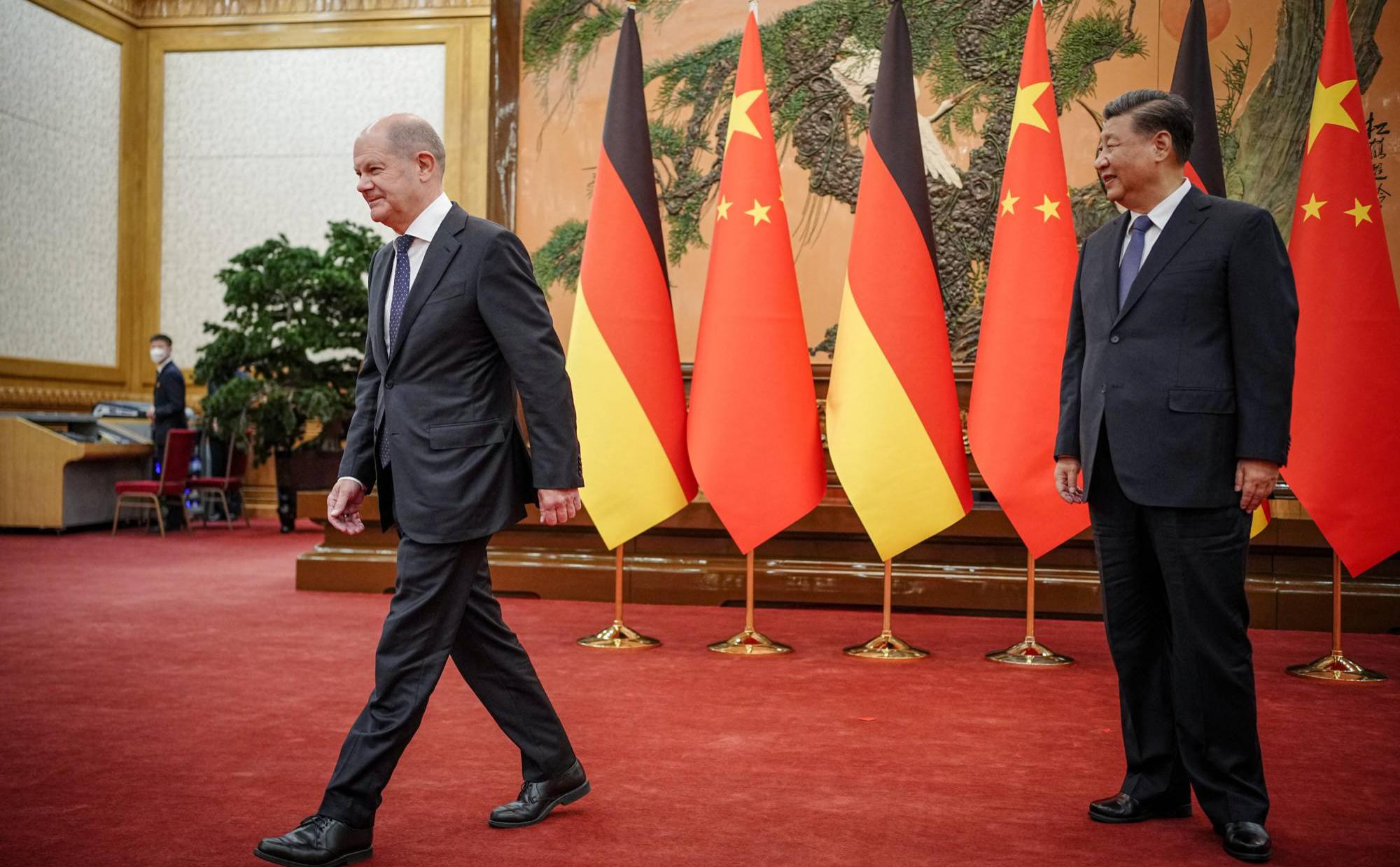 Си Цзиньпин не пожал руки Шольцу на встрече в Пекине"/>













