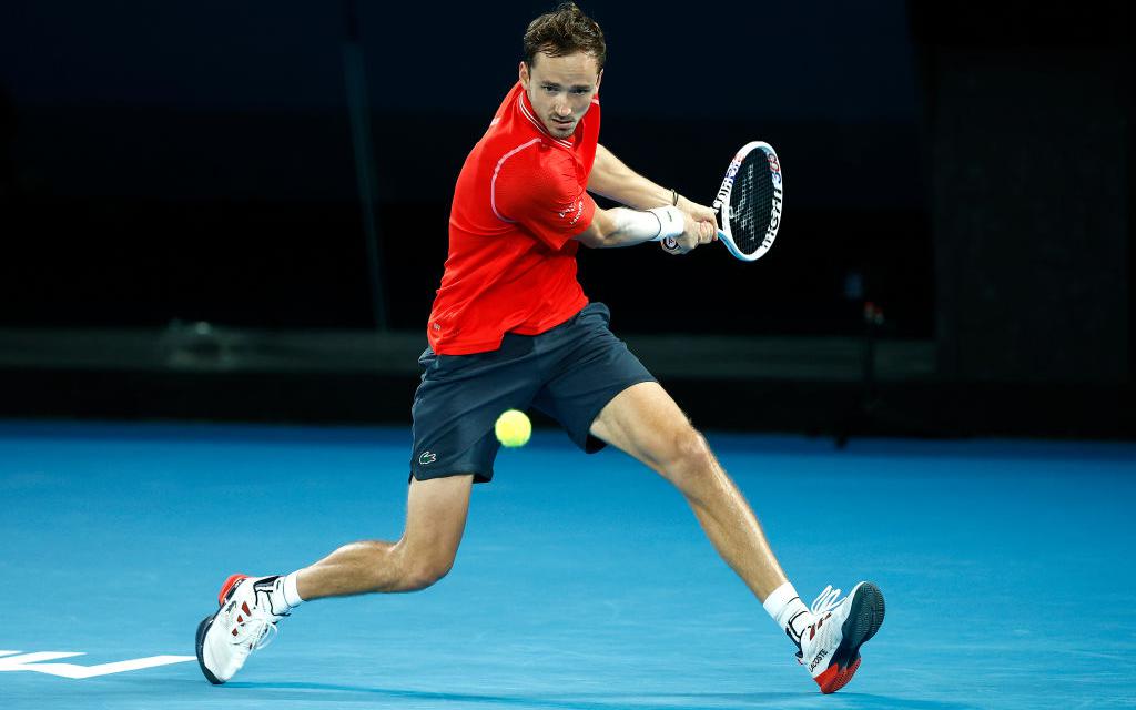 Медведев назвал нехватку уверенности причиной вылета с Australian Open
