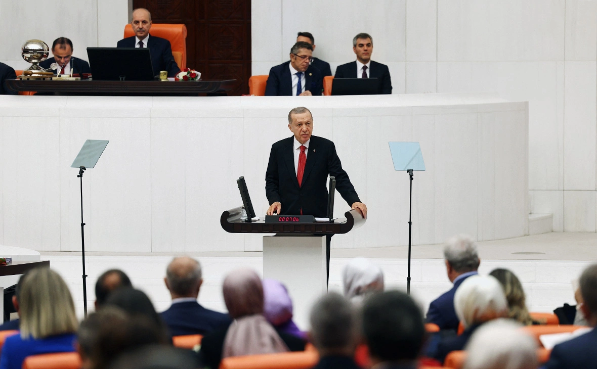 Murat Cetinmuhurdar / PPO / Reuters