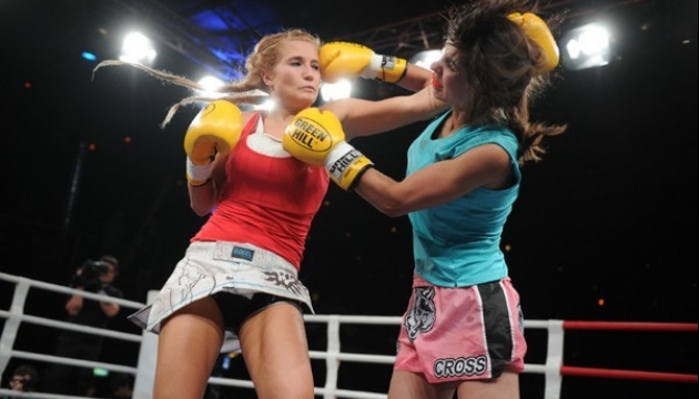 Янькова одержала трудовую победу на турнире W5 Fighter