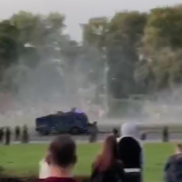 Появилось видео разгона протестующих в Минске с помощью водометов