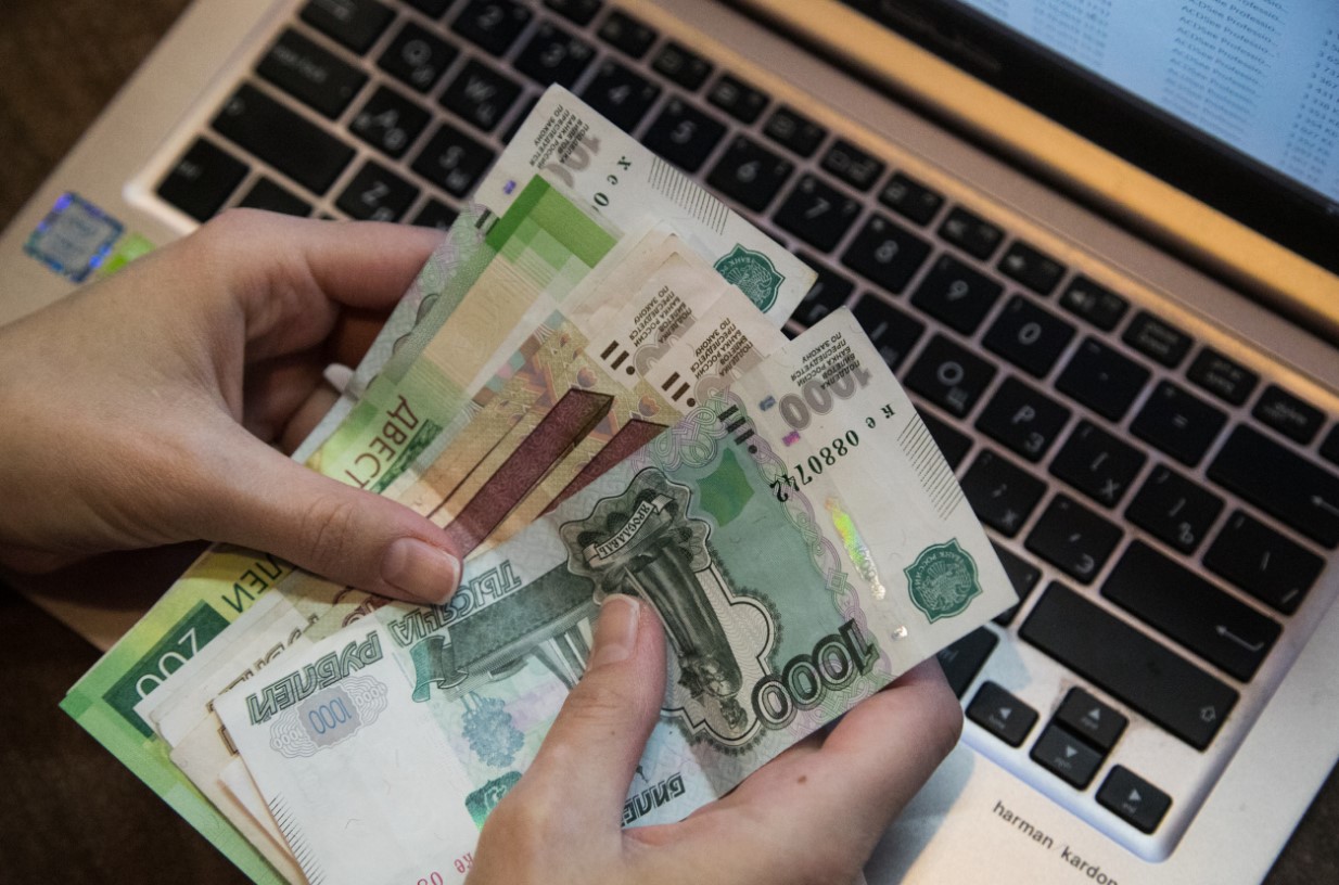 В Тюменской области резко увеличилась средняя зарплата госслужащих