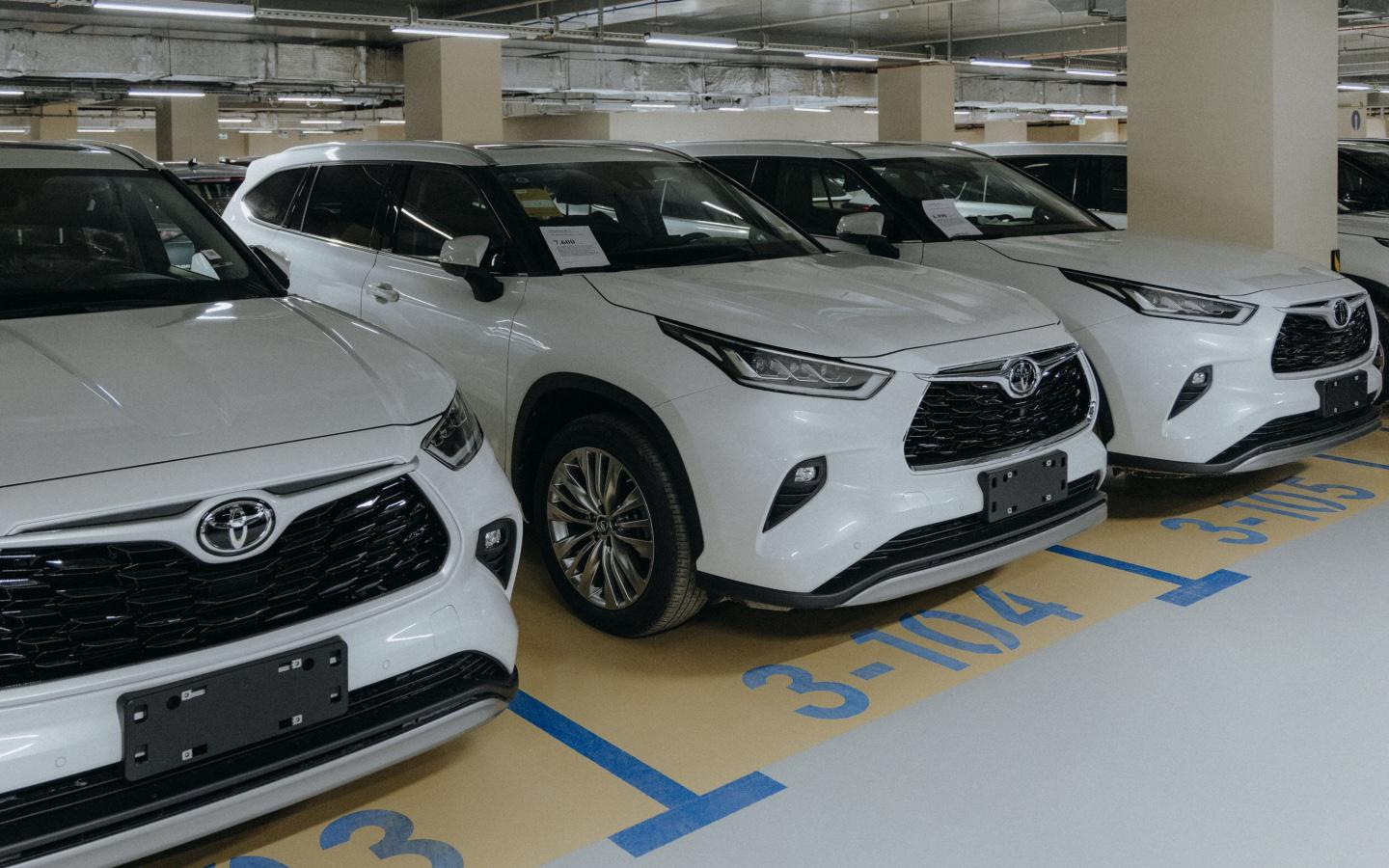Toyota рассказала о поставках запчастей и машин в Россию. Что происходит