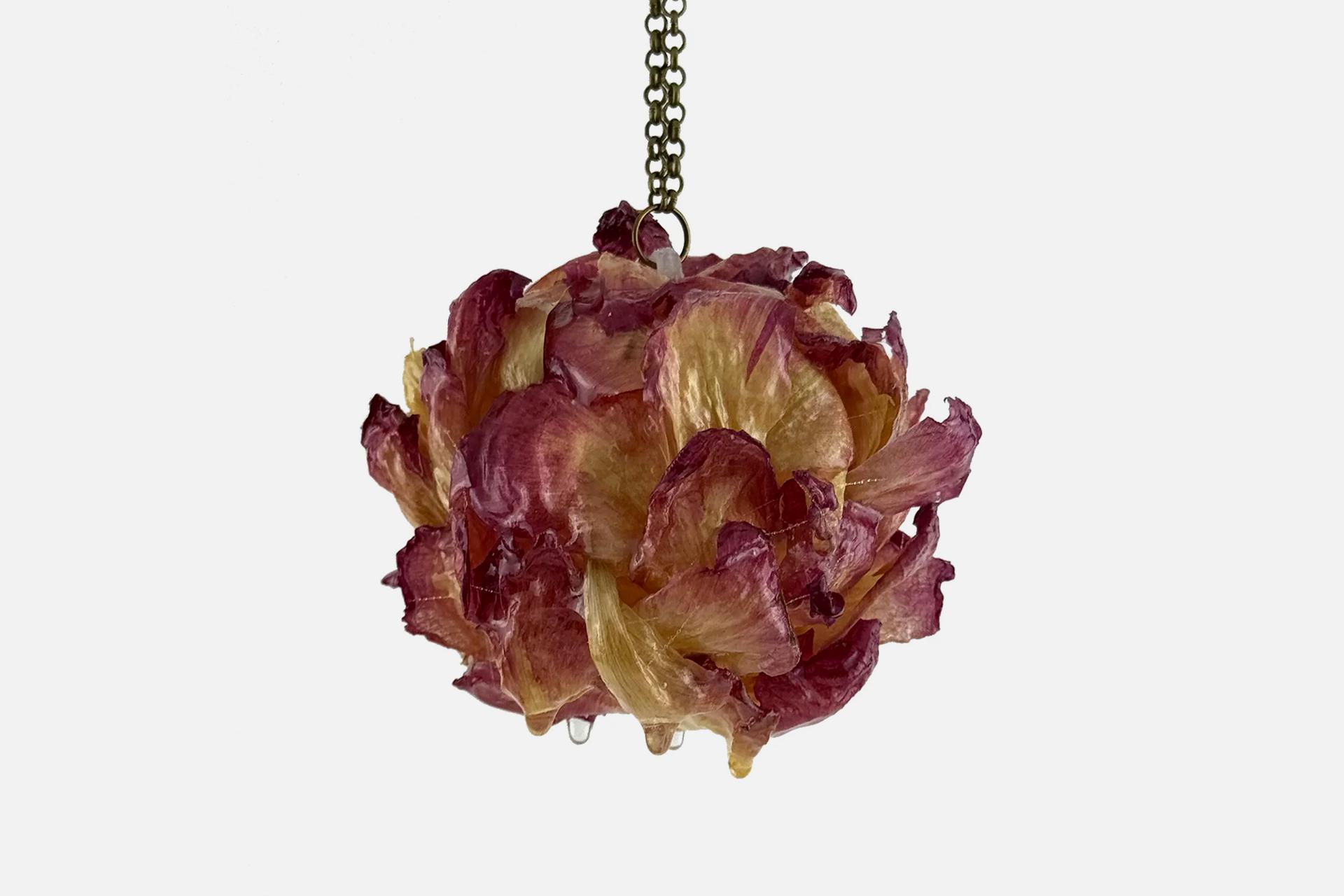 Шар из лепестков пиона Murky, 5900 руб. (murky.store)