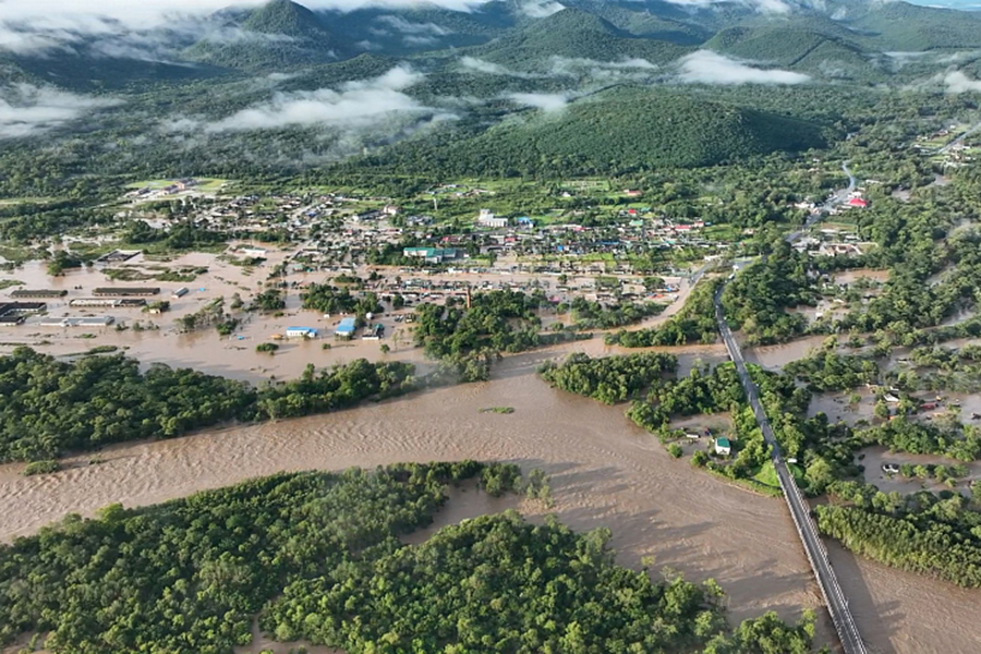 Власти Приморского края решили перенести начала учебного года на несколько дней. 5 сентября в регионе ожидается еще один тайфун