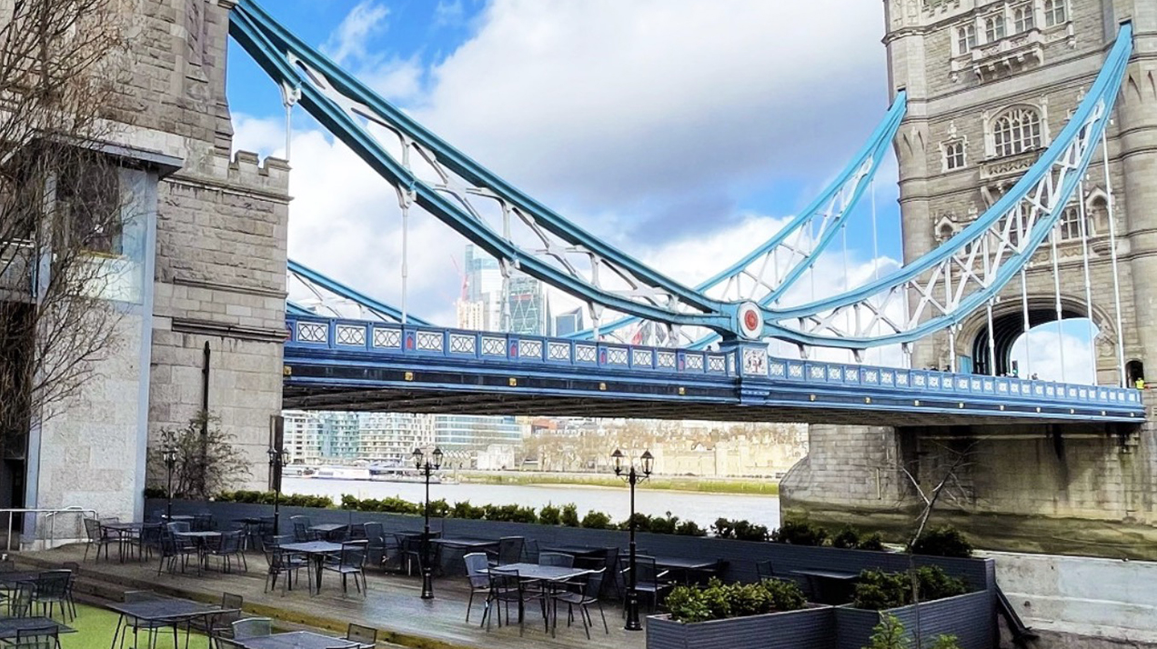 Что подают в секретном пабе под Тауэрским мостом в Лондоне