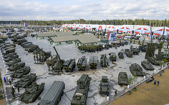Выставка вооружений на&nbsp;открытии Международного военно-технического форума &laquo;Армия-2015&raquo;, июнь 2015 года